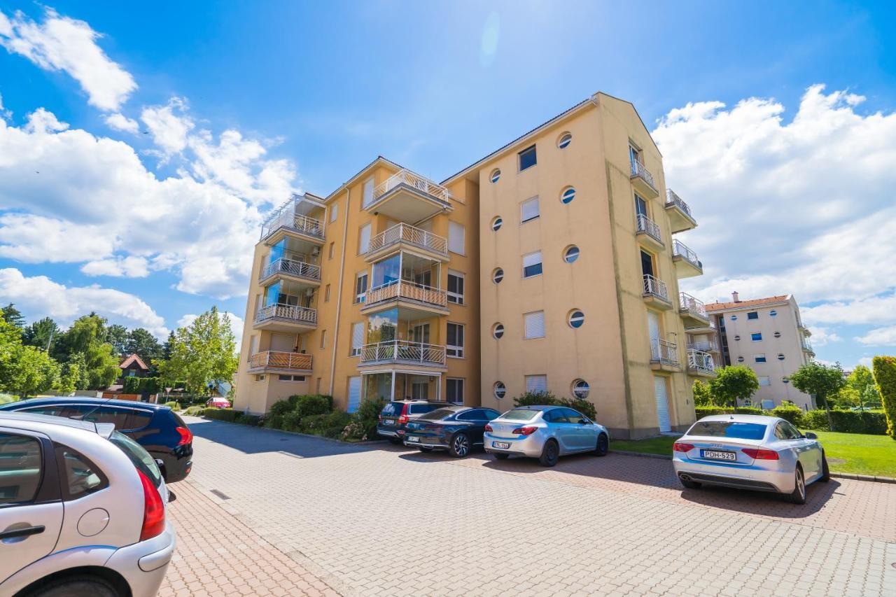 Myflat All-Season Apartment Siófok Exteriör bild